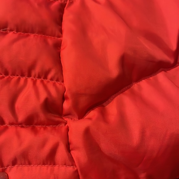 Ladies REI polyester down alternative red vest - Picture 7 of 7